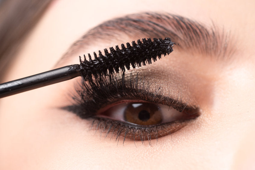 Get Gorgeous Lashes: Best Tips for Applying Mascara
