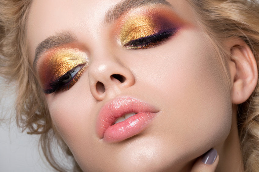 How to Put on Eyeshadow in Bronze and Golds