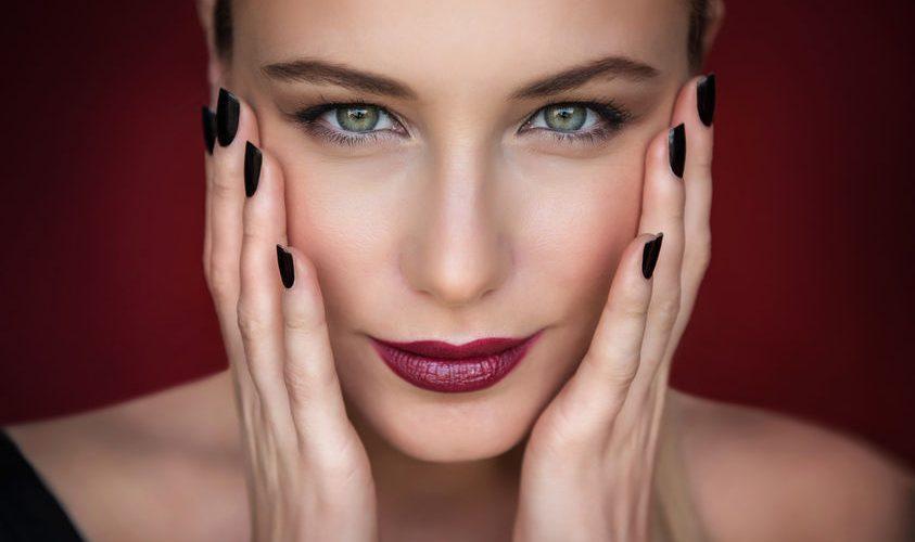 8 Makeup Hacks That Accentuate Your Best Facial Features | Beth Bender Beauty